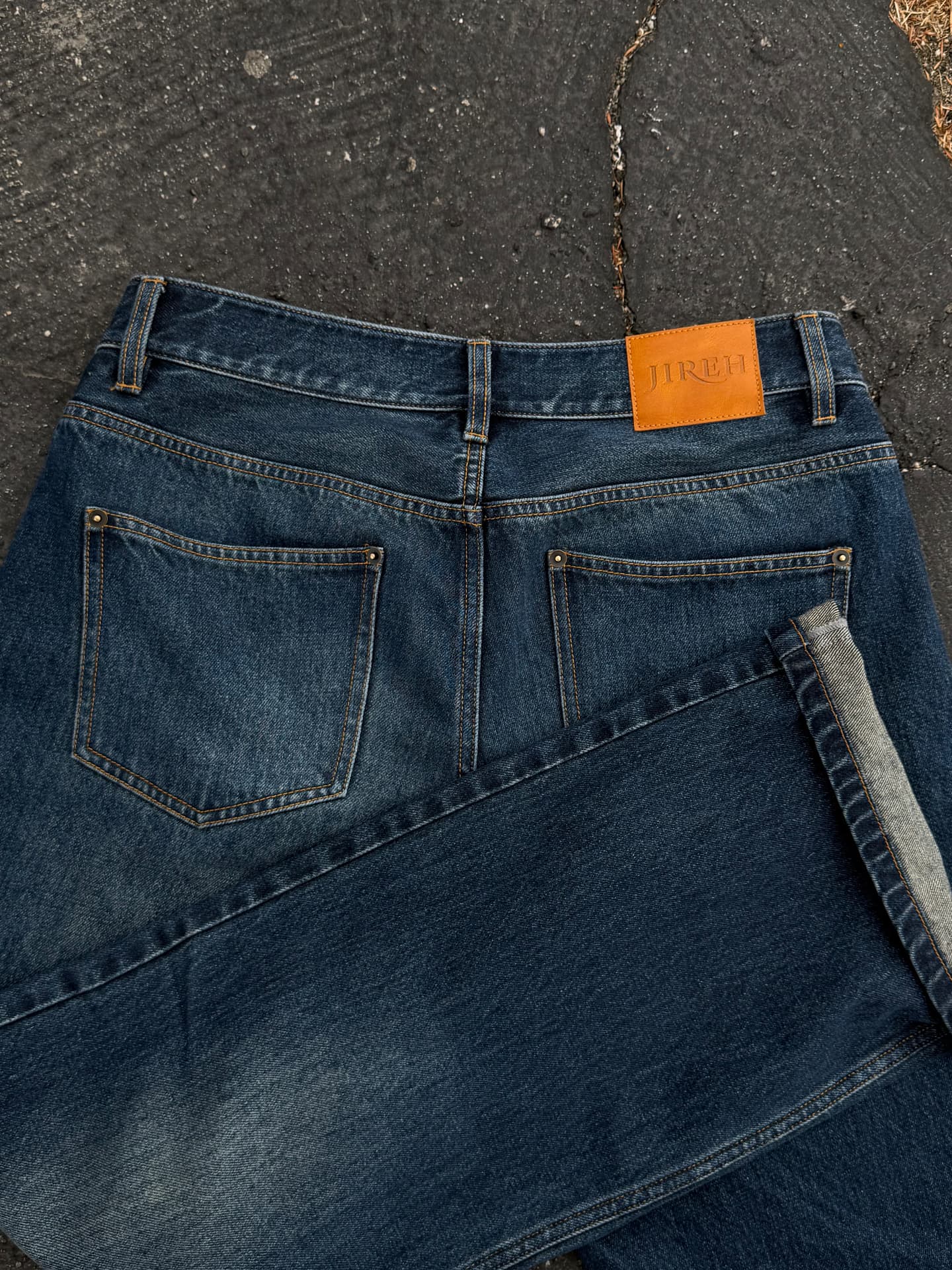 Leather Jireh patch at the back waistband